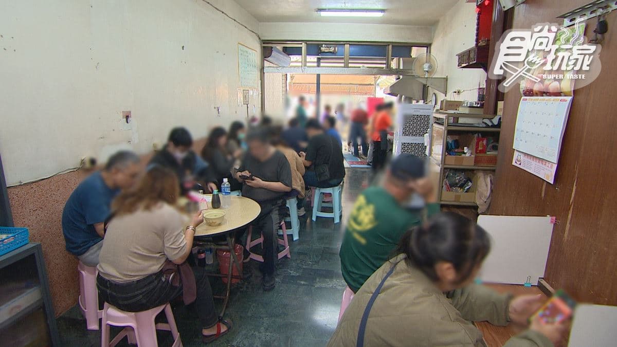 餐點簡單平凡，卻吸引許多人前來用餐。