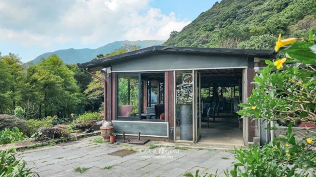 「綠山谷海芋園餐廳」隱身在上湖區的山邊，有種遺世而居的幽靜氛圍。（圖片來源：遇見天使Angela）