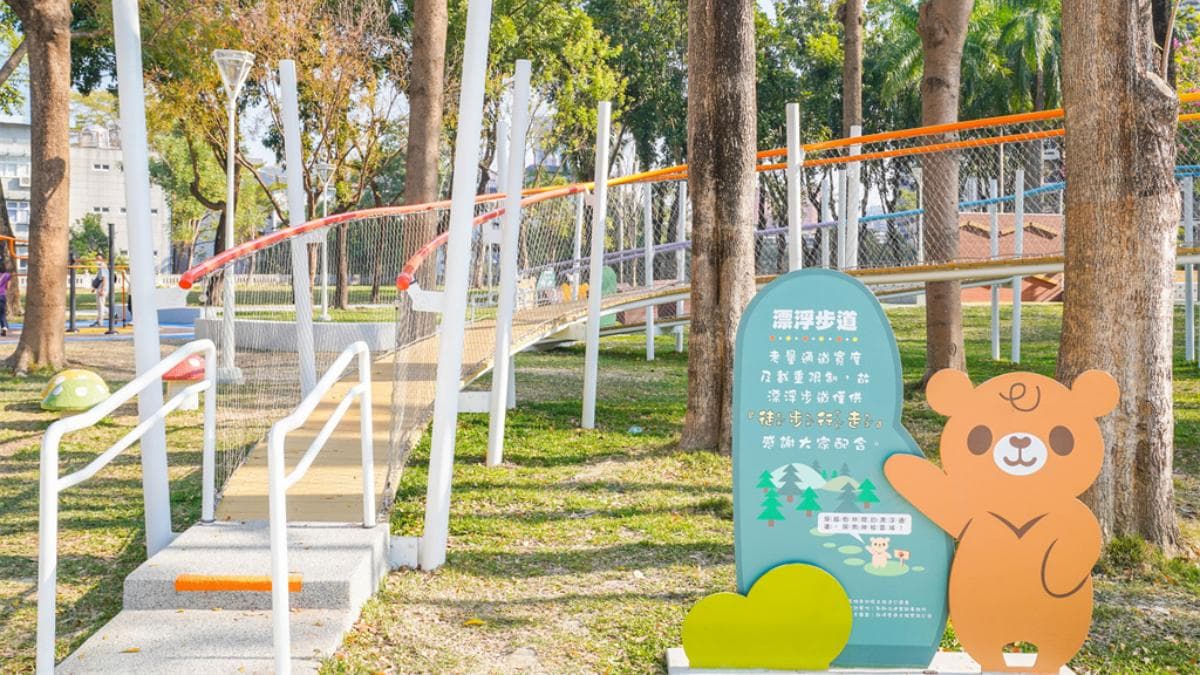 還可穿梭在樹林間的「漂浮步道」，享受芬多精。（圖片來源：來飽寶家BA）