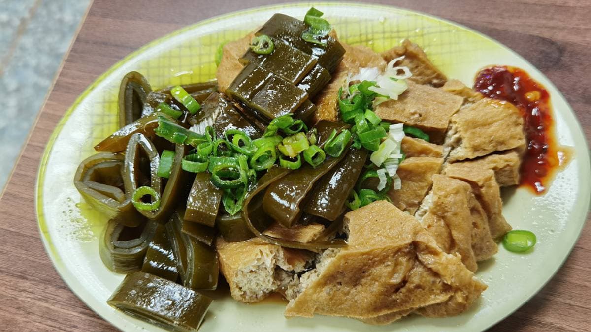 小菜推薦必點滷花干，沾點辣醬更好吃。（圖片來源：Darren蘋果樹旅遊玩樂誌）