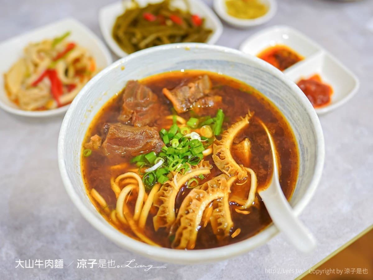 台中人也在排!北屯小吃+伴手禮11家:手切火雞肉飯、超欠吃臭豆腐、蛋糕界金莎 台中人也在排!北屯小吃+伴手禮11家:手切火雞肉飯、超欠吃臭豆腐、蛋糕界金莎