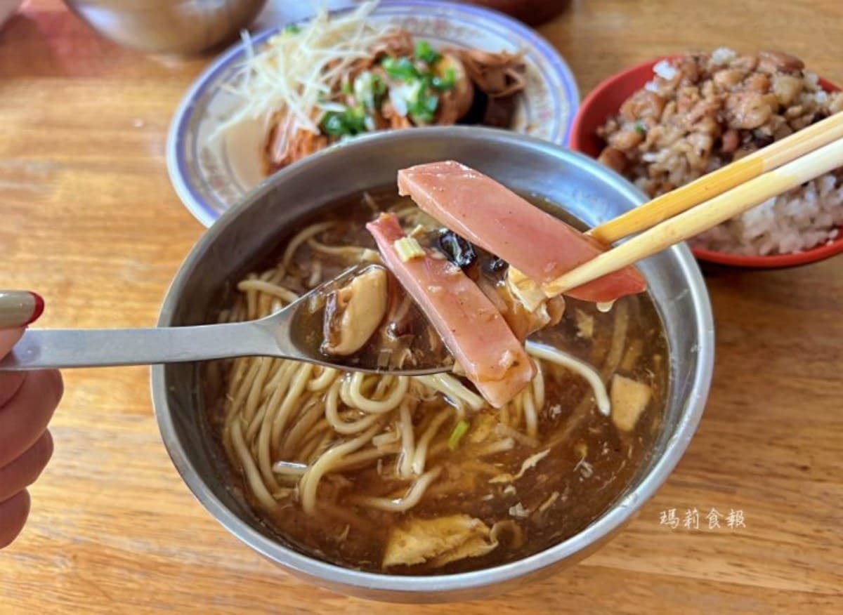 台中人也在排!北屯小吃+伴手禮11家:手切火雞肉飯、超欠吃臭豆腐、蛋糕界金莎 台中人也在排!北屯小吃+伴手禮11家:手切火雞肉飯、超欠吃臭豆腐、蛋糕界金莎