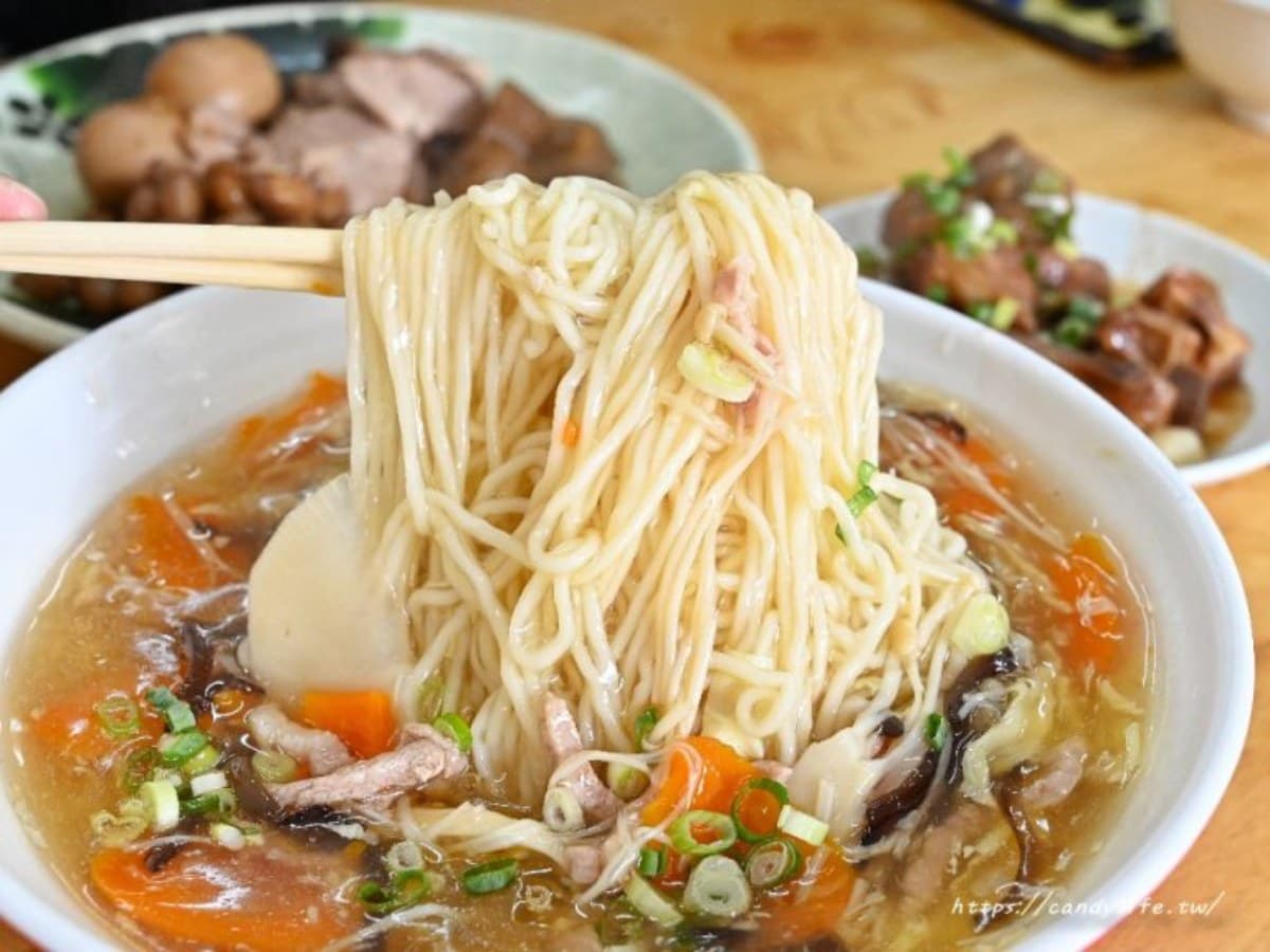 台中人也在排!北屯小吃+伴手禮11家:手切火雞肉飯、超欠吃臭豆腐、蛋糕界金莎 台中人也在排!北屯小吃+伴手禮11家:手切火雞肉飯、超欠吃臭豆腐、蛋糕界金莎