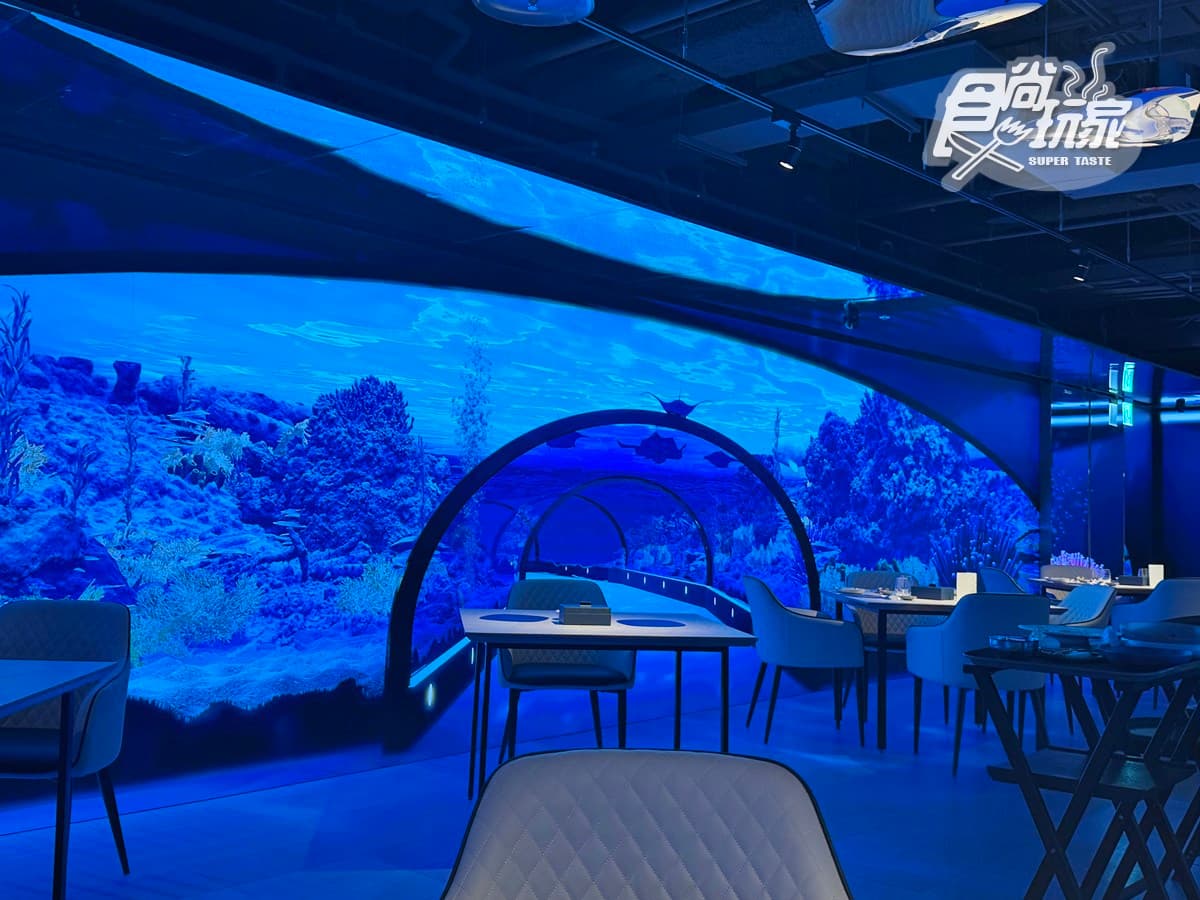 全台第１間「360度沉浸式餐廳」！176元起爽吃炭烤牛排，壽星免費送蛋糕
