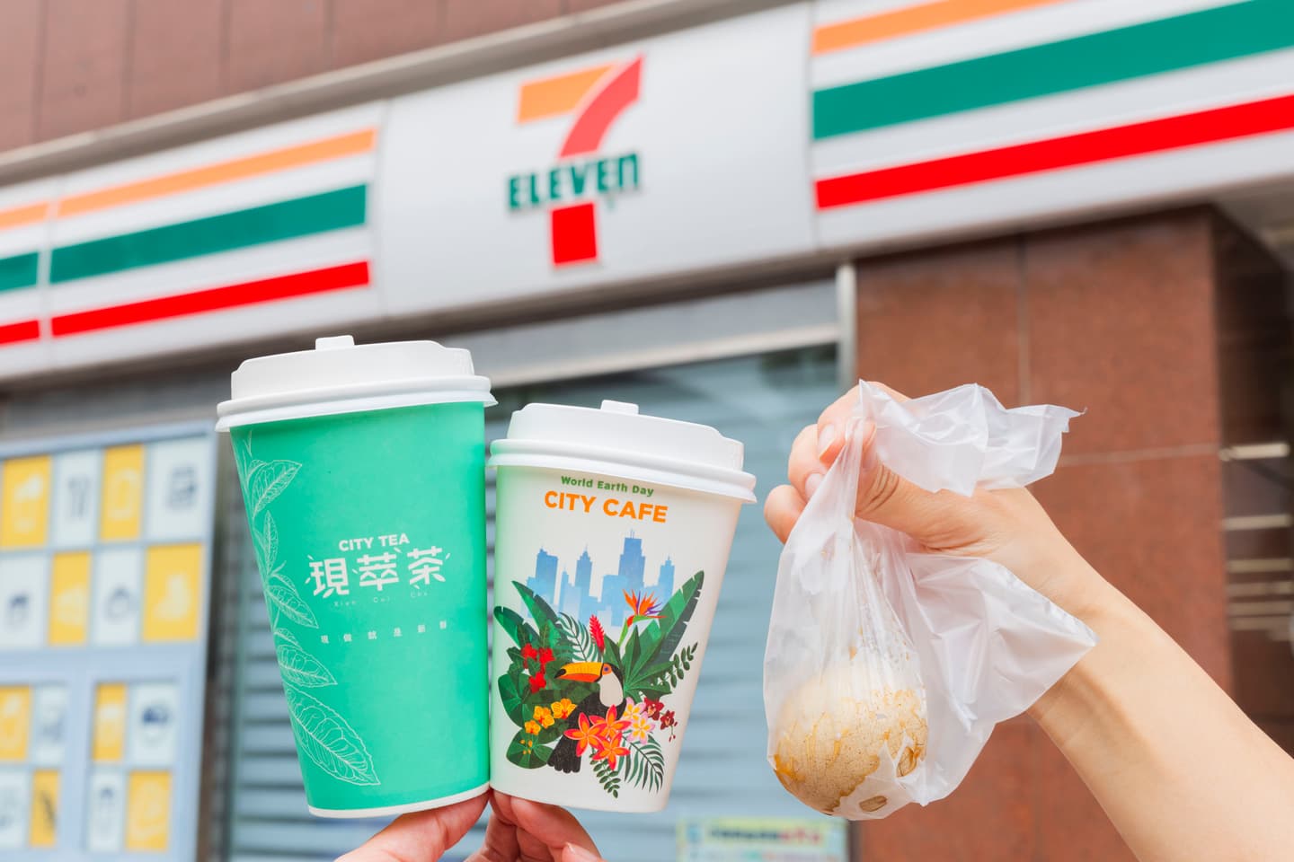 咖啡買20送20！超商週末優惠包，7-11珍奶買２送２、全家冰品任３件０元