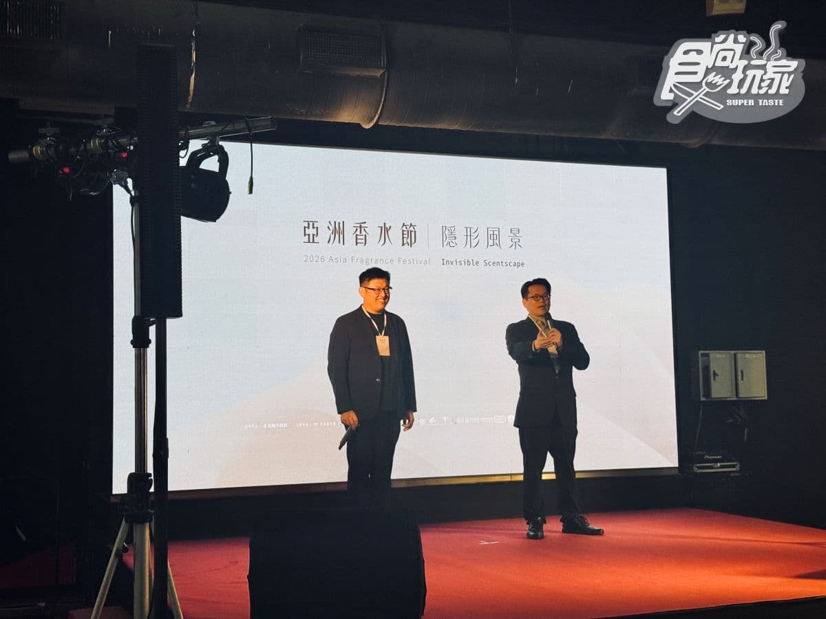 高雄首屆「亞洲香水節」開箱直擊!免費送夜市券,自製香水DIY、吃杜拜巧克力 高雄首屆「亞洲香水節」開箱直擊!免費送夜市券,自製香水DIY、吃杜拜巧克力