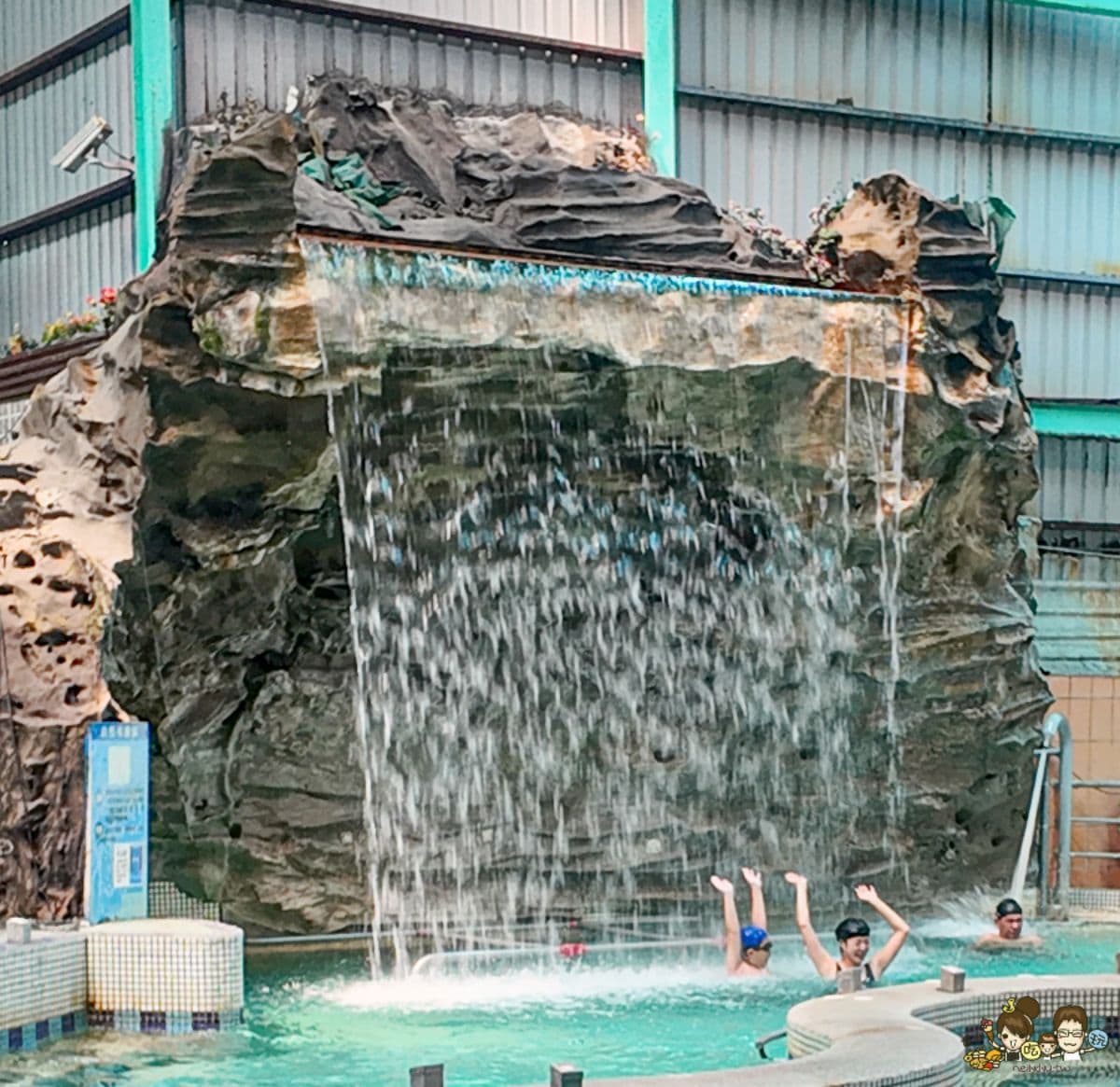 高雄最大室內水樂園!嗨玩360度滑水道、水上海盜船,購票省錢管道看這邊 高雄最大室內水樂園!嗨玩360度滑水道、水上海盜船,購票省錢管道看這邊