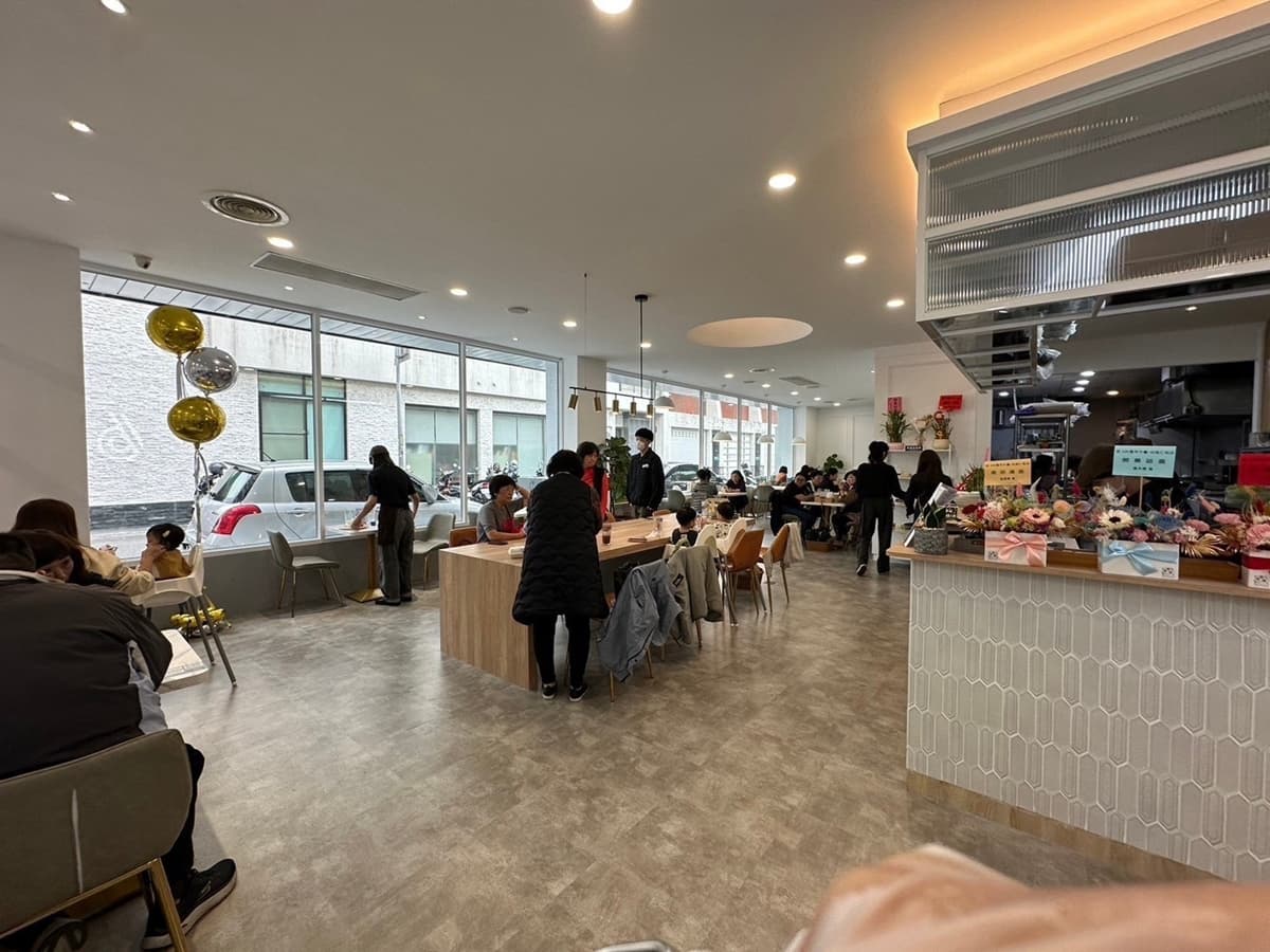６吋盤早午餐店內用餐環境寬敞明亮。（圖片來源：６吋盤早午餐）