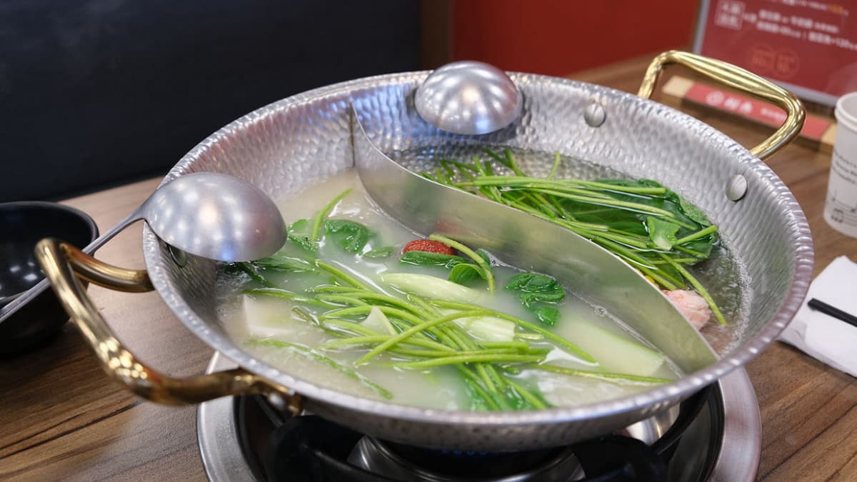 同時間還多了火鍋料理可以讓大家享受２種不同體驗吃到飽。（圖片來源：觀景窗看世界。美麗無限）