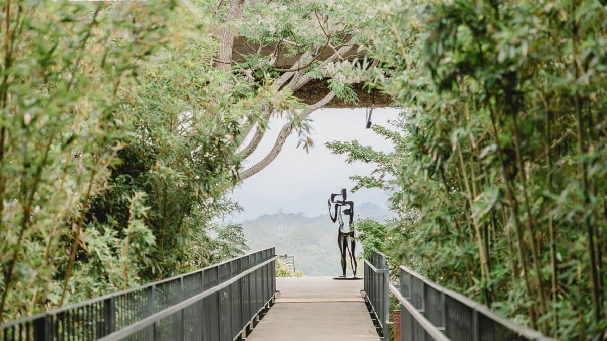 富貴三義美術館位處苗栗，強調將自然、藝術與建築相容結合。（圖片來源：款待日子裡的甜）