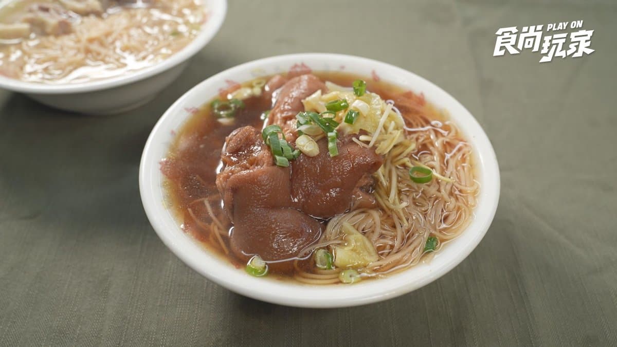 菜色選擇相當多，除了麵飯類，也有各式熱炒。