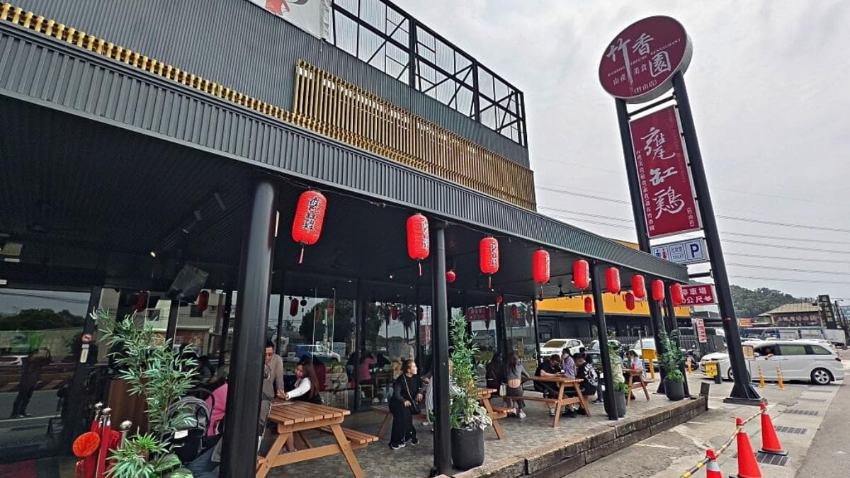 「竹香園甕缸雞竹山店」交通方便，適合安排在南投旅遊中。（圖片來源：Darren蘋果樹旅遊玩樂誌）