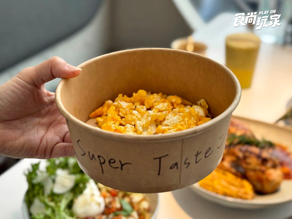 貳樓免費送「熔岩雞腿排冷麵」！歐式麵包、飲料無限續，壽星爽吃爆漿布朗尼
