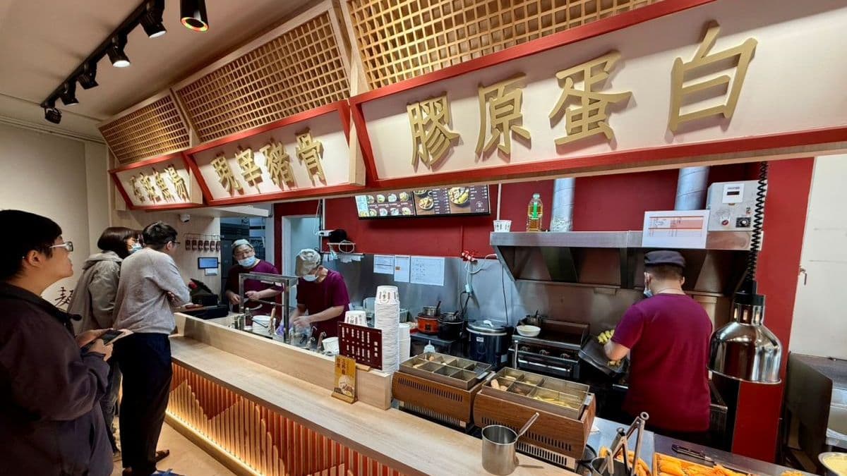 用餐模式和連鎖知名的丸龜製麵很像。（圖片來源：阿華田的美食日記）