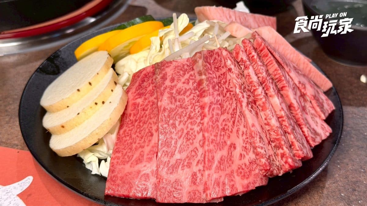 「A5和牛拼盤套餐」以一盤匯聚多種頂級部位，從霜降細密的油花到富含嚼勁的厚切。（許瑋芯 攝）