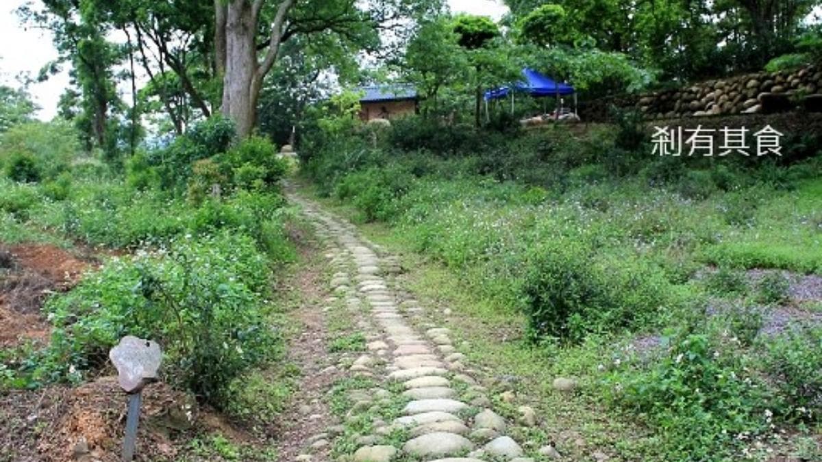 古道的入口就在路邊，要注意不要錯過了。（圖片來源：剎有其食）