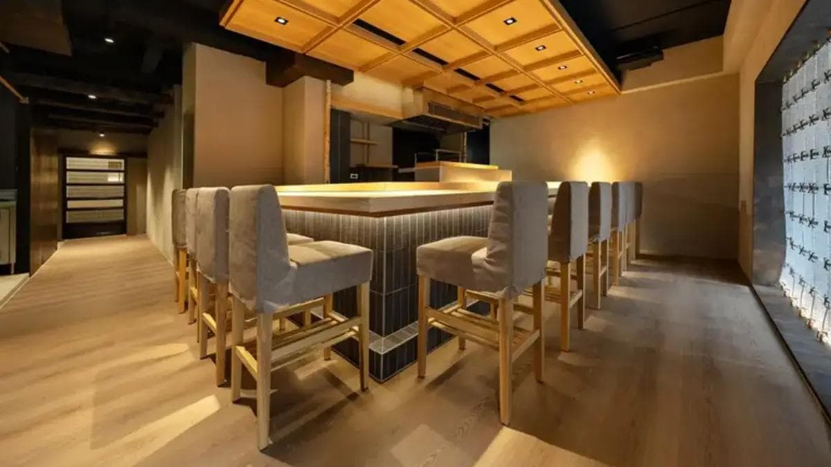 板前10席搭配包廂６席，座位超搶手。（圖片來源：燒鳥すみか）