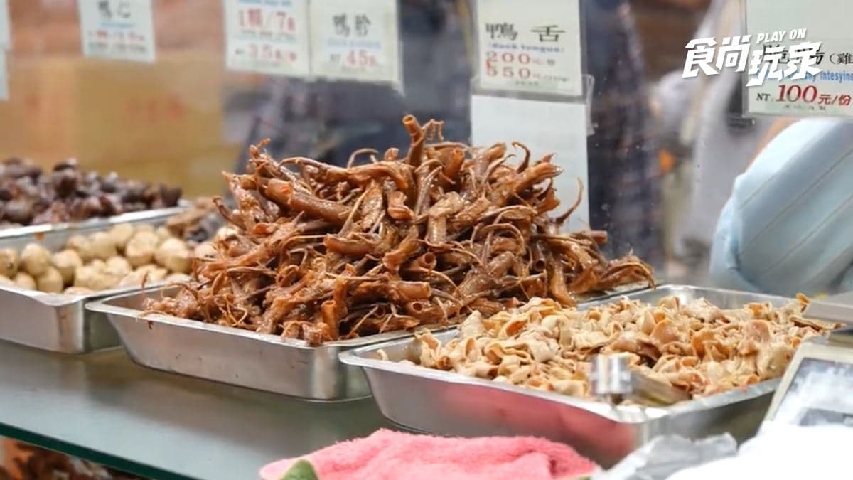 鴨舌、脆腸、鴨胗都是人氣品項之一。
