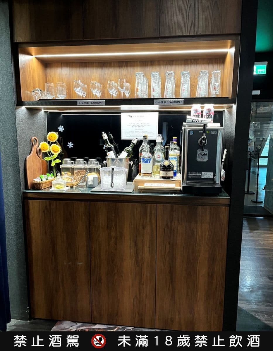 高雄機場隱藏版服務!2小時免費自助吧吃到飽,入場資格、餐點菜色一次看 高雄機場隱藏版服務!2小時免費自助吧吃到飽,入場資格、餐點菜色一次看