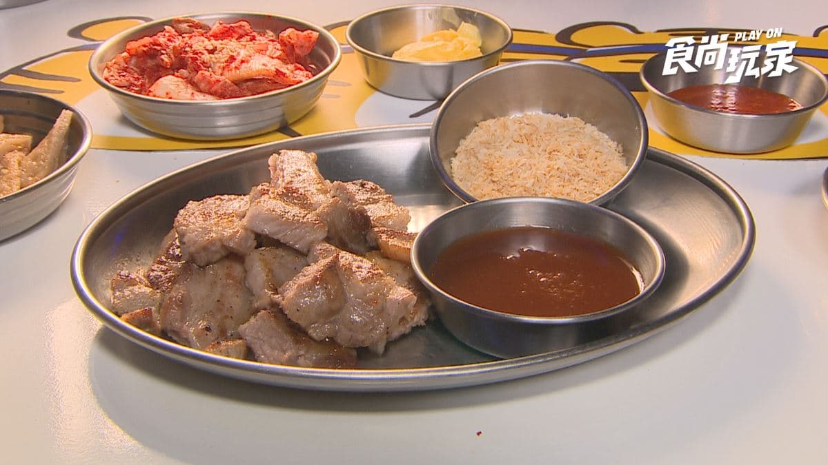 大口吃肉超過癮，很適合和三五好友一起來嗑肉！