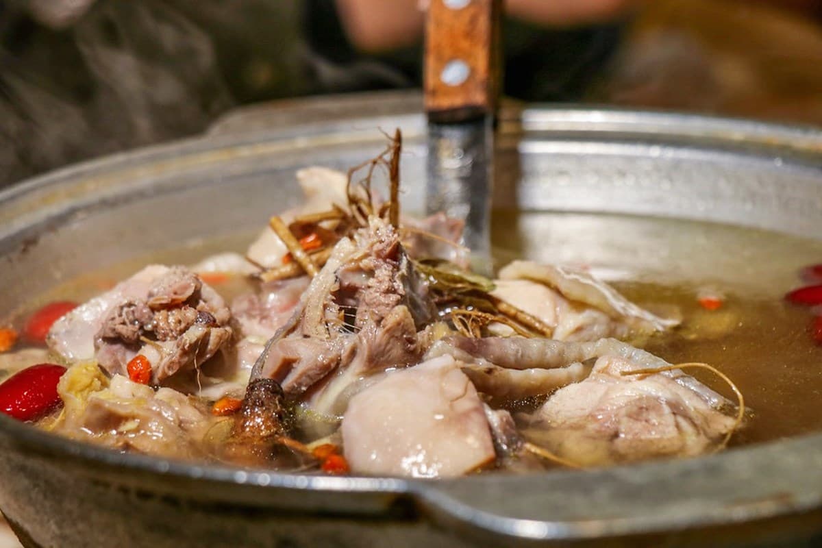北投老字號「皇池砂鍋粥」回來了！開幕地點、菜單搶看，老饕必嗑紅蟳粥、爆漿包