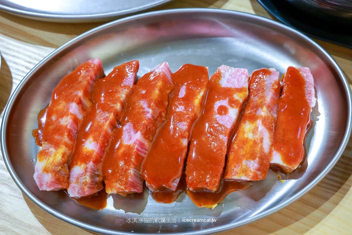 280元起就能吃！4.7星高CP值韓式燒肉，生醃章魚、泡菜７種小菜無限夾
