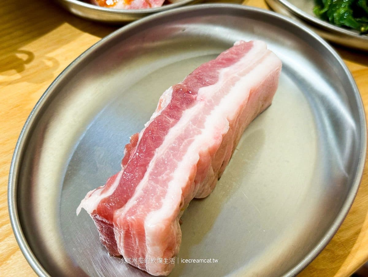 280元起就能吃！4.7星高CP值韓式燒肉，生醃章魚、泡菜７種小菜無限夾