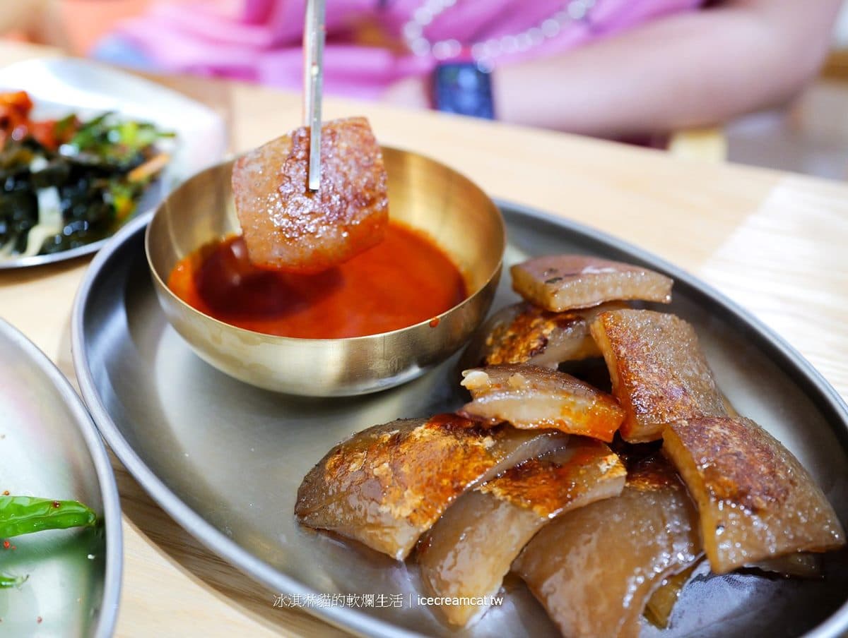280元起就能吃！4.7星高CP值韓式燒肉，生醃章魚、泡菜７種小菜無限夾