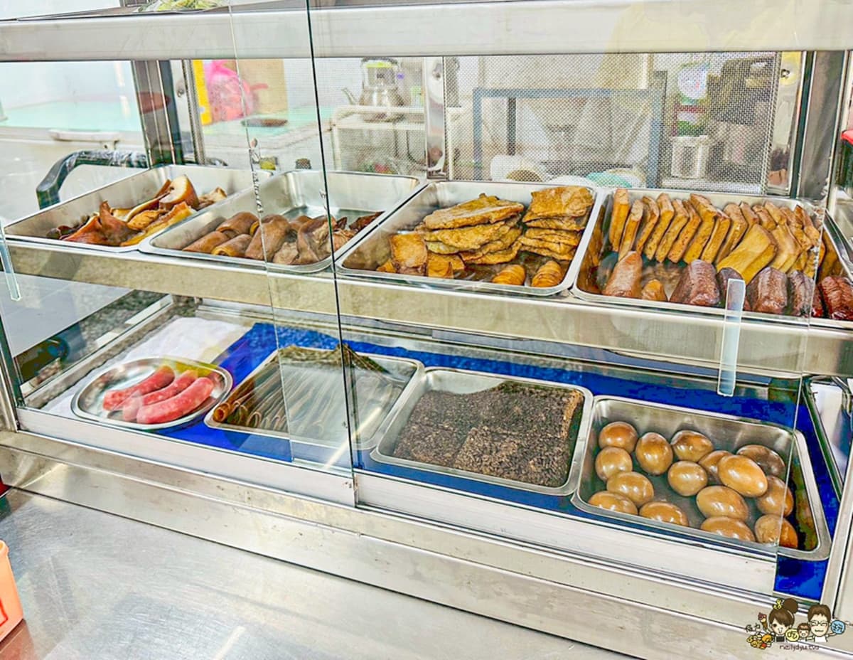 第一次吃到麻醬麵配肉鬆！高雄果貿50年老店這一味超特別，老饕加推靈魂炒飯