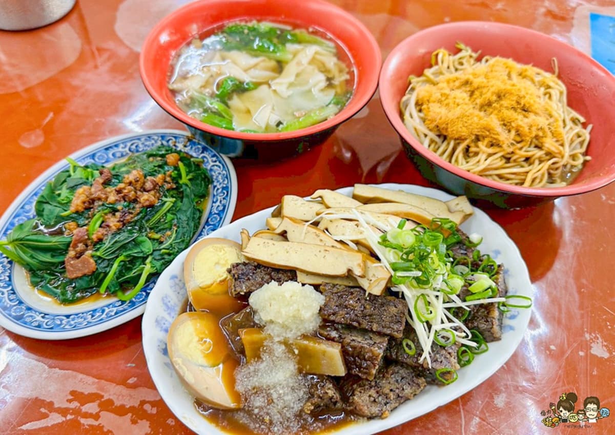 第一次吃到麻醬麵配肉鬆！高雄果貿50年老店這一味超特別，老饕加推靈魂炒飯