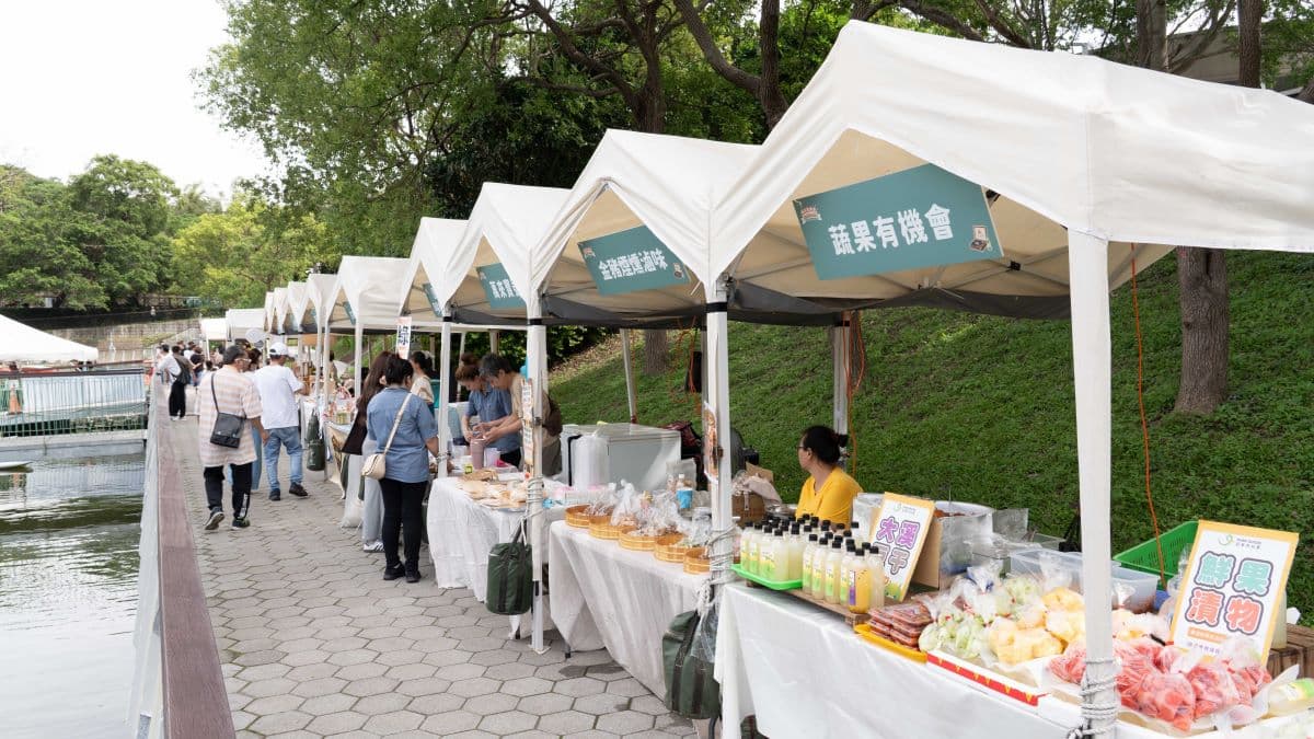 「新竹青草湖復刻展登場」懷舊市集重現鳳凰橋經典,高虹安邀市民重溫五零年代 「新竹青草湖復刻展登場」懷舊市集重現鳳凰橋經典,高虹安邀市民重溫五零年代