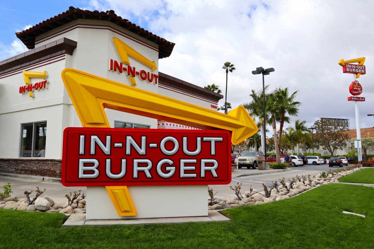 美國速食霸主又來了！In-N-Out快閃台北信義區４小時，３款漢堡限量開賣