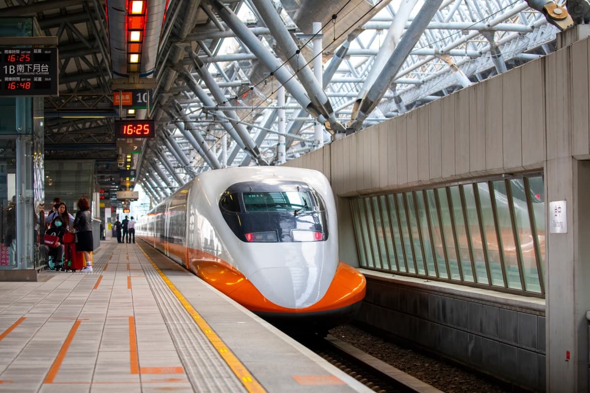 台灣高鐵升級改版！全車插座、免治馬桶新規格曝光，最快明年能坐到