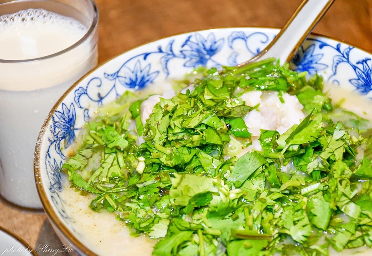 190元起吃到飽！超狂「爆量雞湯麵」豆花、霜淇淋、飲料無限續，必嗑香菜粥