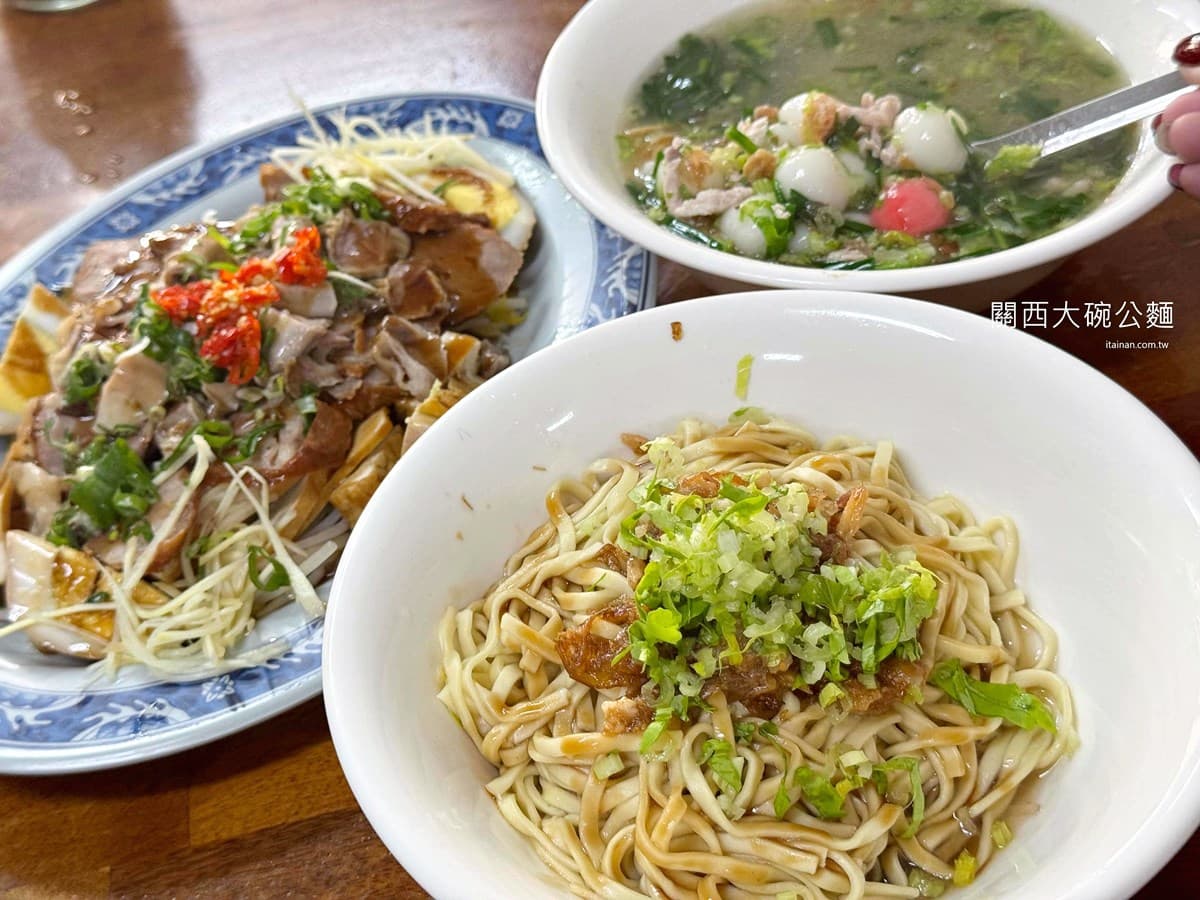 免費加麵、加湯吃到飽！30年老字號「巨無霸大碗公麵」只要60元，在地人排爆