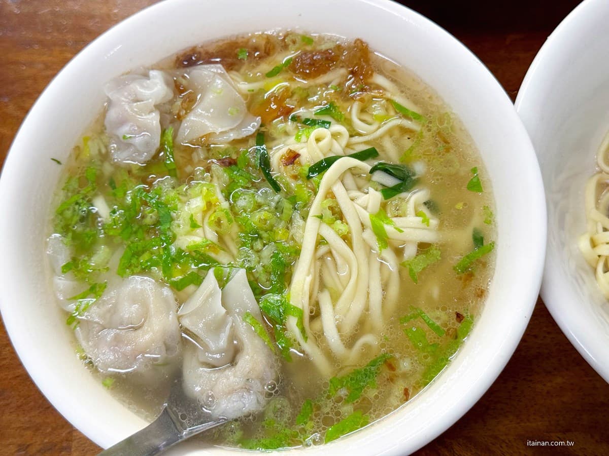 免費加麵、加湯吃到飽！30年老字號「巨無霸大碗公麵」只要60元，在地人排爆