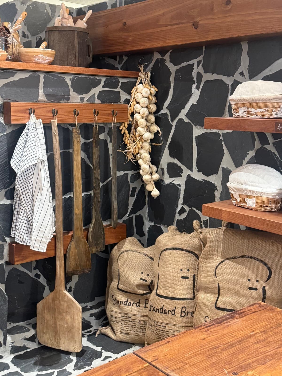 韓國排隊吐司「Standard Bread」首登台！每30分鐘現烤出爐，必買品項、訂位資訊