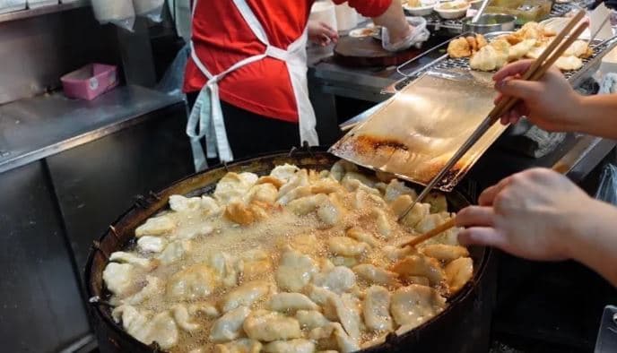 營養三明治跌出前３！基隆夜市必吃美食Top10，這小吃不用10元、Q彈多汁