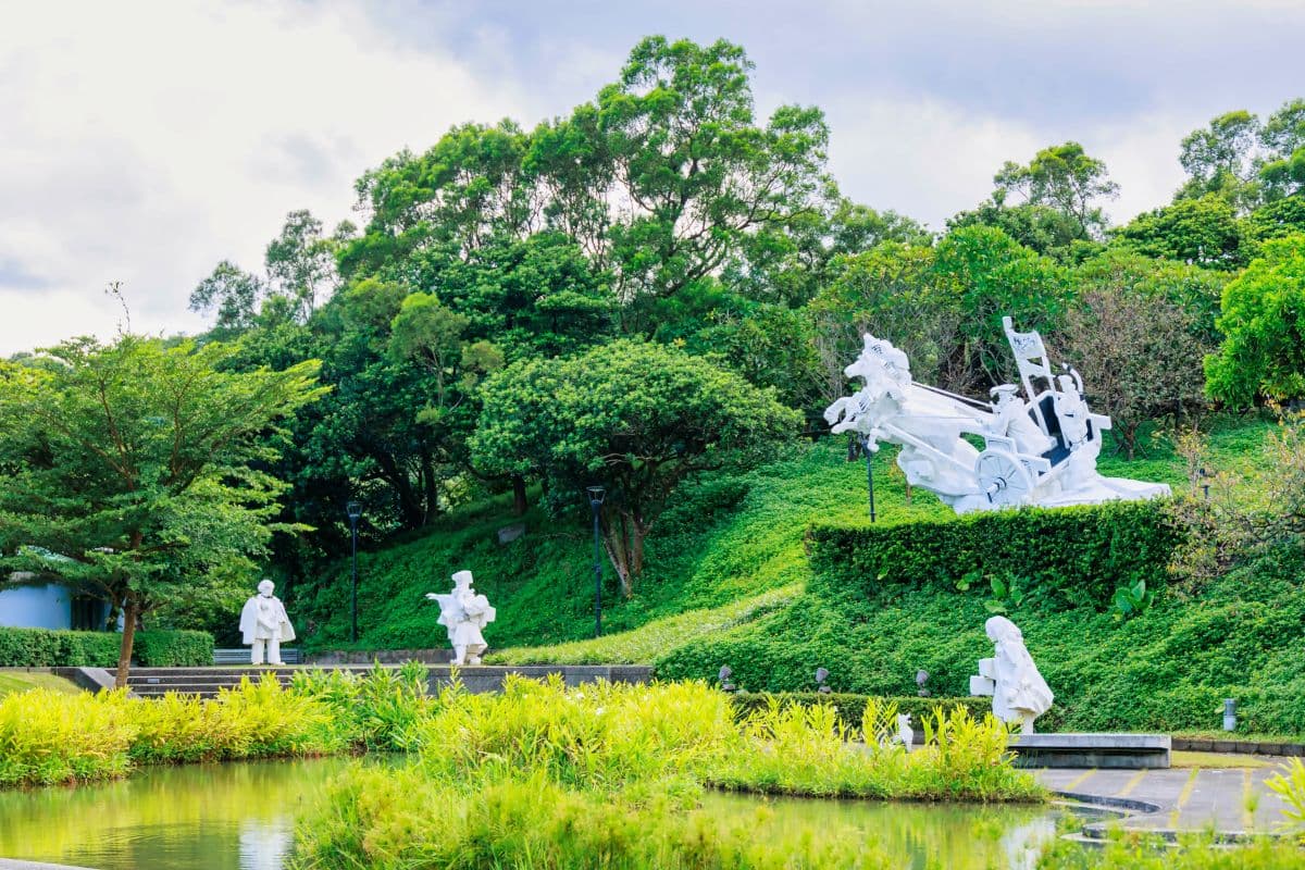 350元現省270!全台最大「戶外美術館」變身夜光派對,逛市集、聽樂團超嗨 350元現省270!全台最大「戶外美術館」變身夜光派對,逛市集、聽樂團超嗨