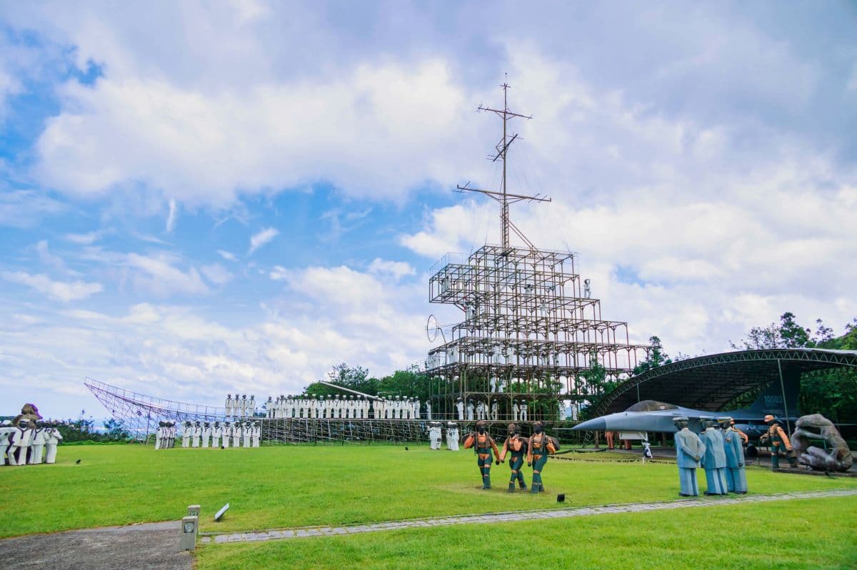 350元現省270!全台最大「戶外美術館」變身夜光派對,逛市集、聽樂團超嗨 350元現省270!全台最大「戶外美術館」變身夜光派對,逛市集、聽樂團超嗨