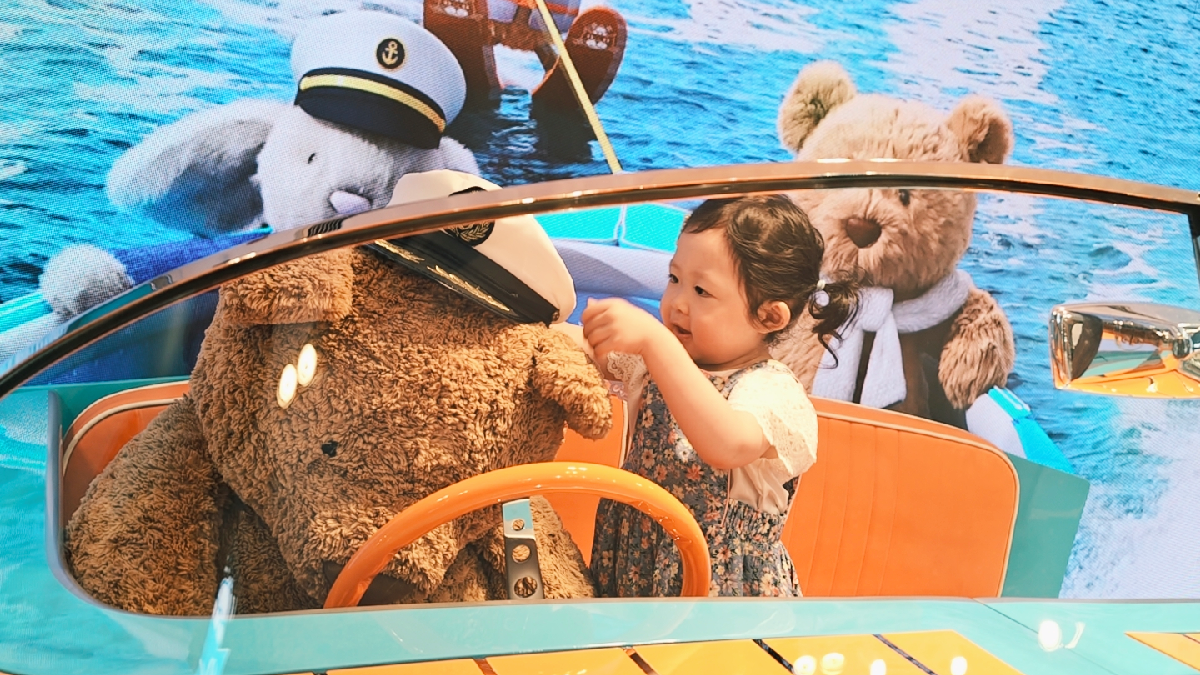湘荷妹妹玩瘋了!萌系視角把香港變成大型遊樂園 湘荷妹妹玩瘋了!萌系視角把香港變成大型遊樂園