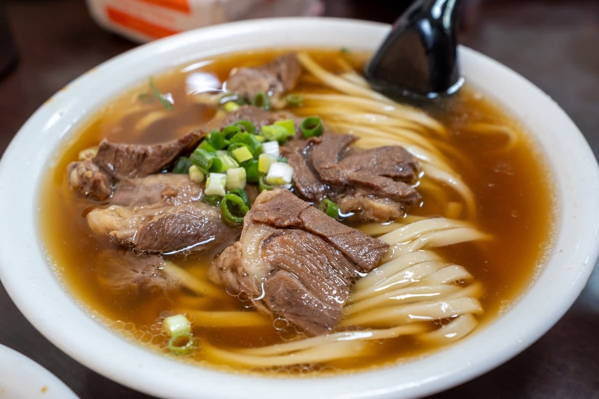 牛肉麵、水餃都上榜！醫師點名「５大食物」其實超傷腎，簡單２動作就能護腎