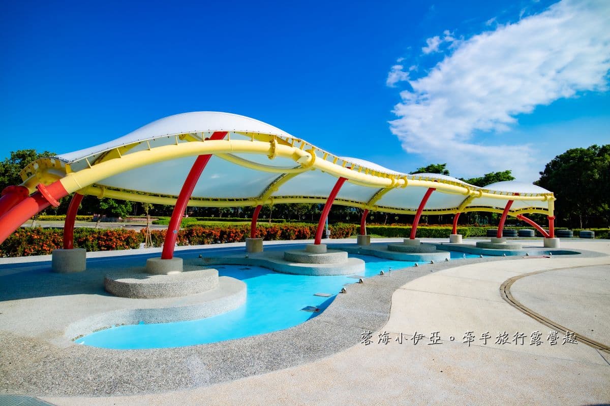 在地人、兒童免費玩！千坪水樂園嗨玩彩虹滑水道，一般門票只要50元超佛心
