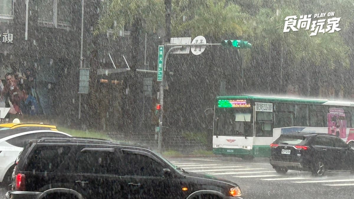 明天停班停課最新通知!「這些地方」已宣布放假,19縣市雨彈狂炸拉警報