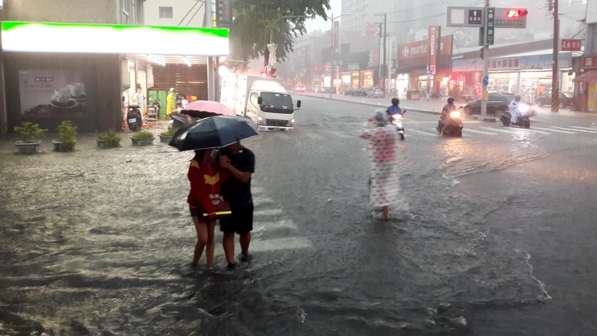 雨還沒下完!全台防雨彈「5縣市已宣布停班停課」,直到這天才轉晴