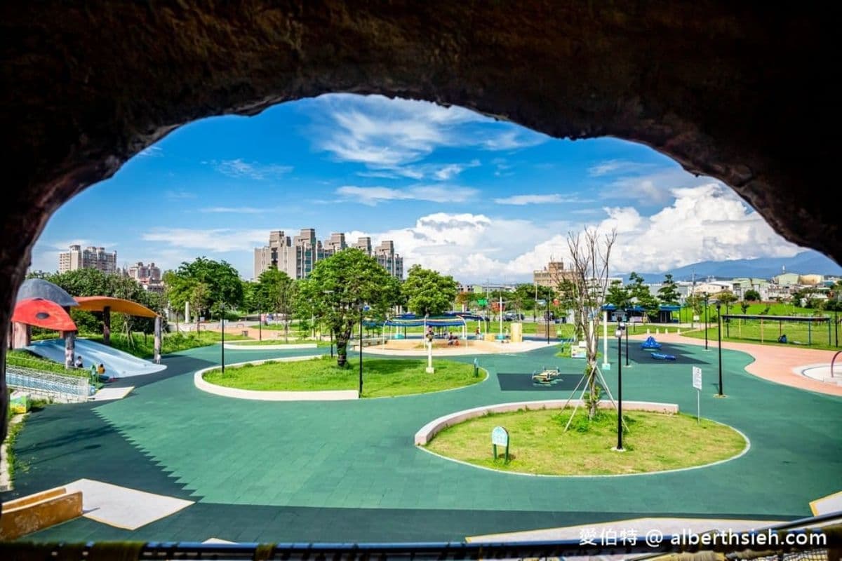 全台唯一「火炎山主題」兒童公園！７道彩虹溜滑梯玩到瘋，夏日戲水區開放