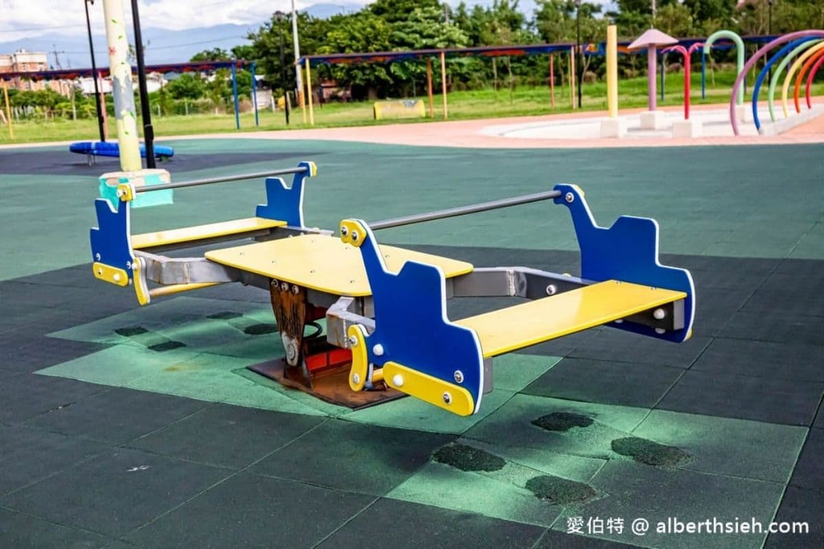 全台唯一「火炎山主題」兒童公園！７道彩虹溜滑梯玩到瘋，夏日戲水區開放