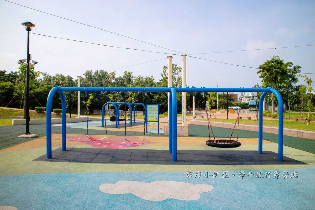 全台唯一「火炎山主題」兒童公園！７道彩虹溜滑梯玩到瘋，夏日戲水區開放