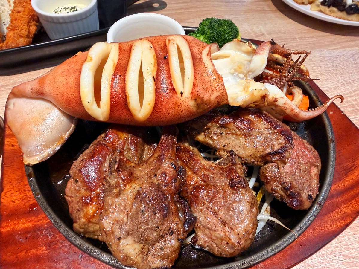 這群人免費吃自助吧！持0050送99元燒肉，389元爽嗑排餐、開心果披薩