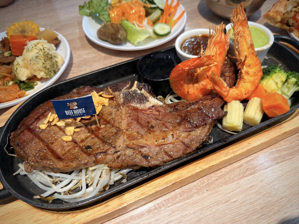 這群人免費吃自助吧！持0050送99元燒肉，389元爽嗑排餐、開心果披薩